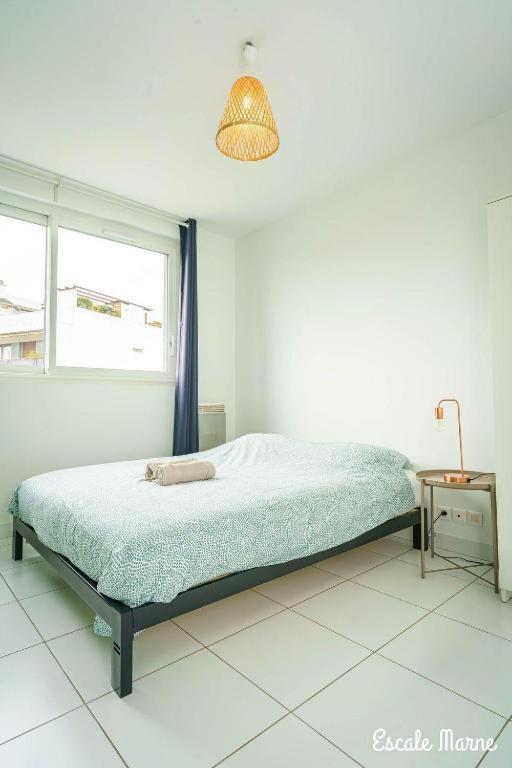 Escale-Marne Fr - 202 - Free Parking - Free Luggage Storage - All Equipped - Linen Included - Washing Machine - 10Mn Walk Metro 8 - Rer A - Panoramic View - From 1 To 14 Guests Maisons-Alfort Værelse billede
